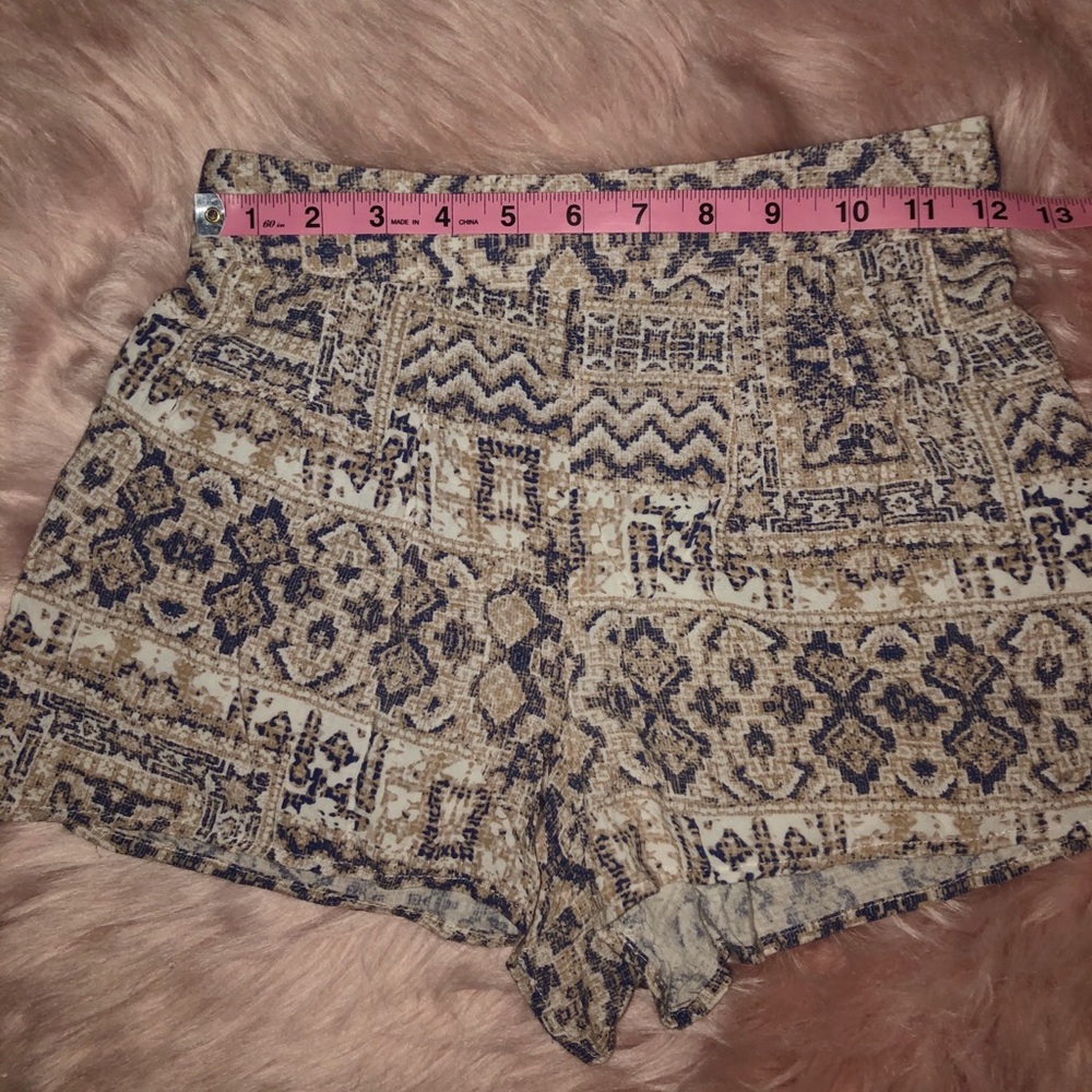 Patterned cloth shorts - Picture 3 of 4